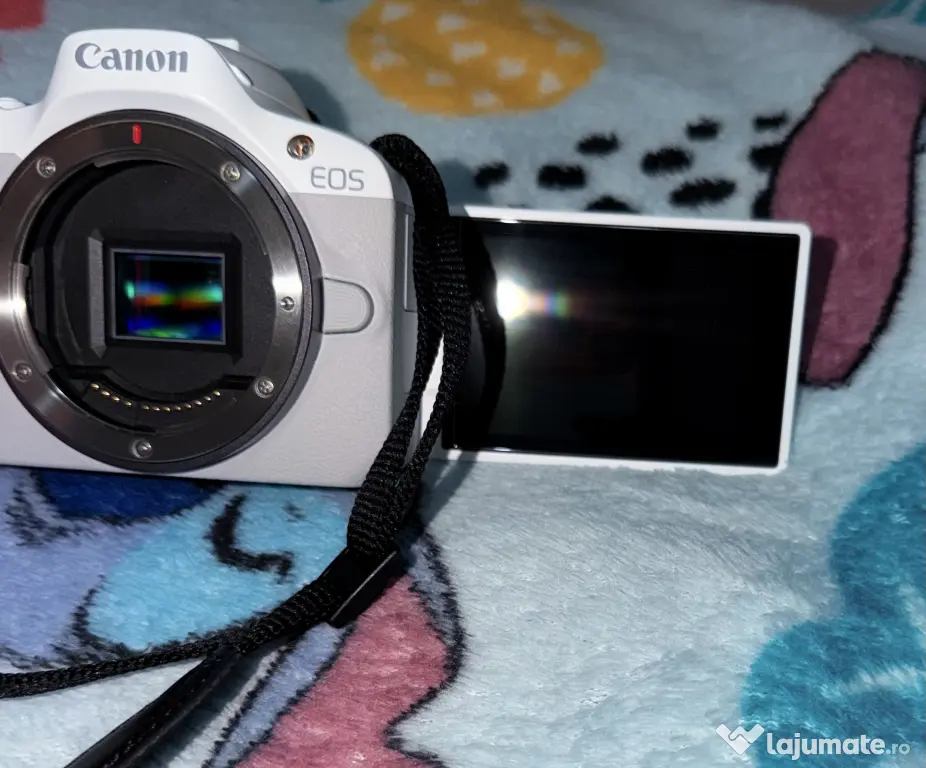 Aparat foto mirrorless Canon EOS R50