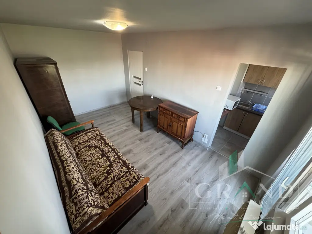 Garsonieră | Balcon închis | Etaj intermediar | Mărăști