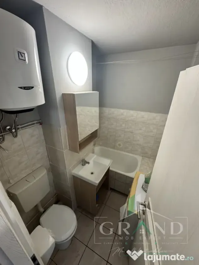Garsonieră | Balcon închis | Etaj intermediar | Mărăști