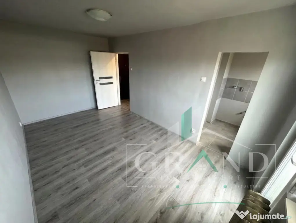 Garsonieră | Balcon închis | Etaj intermediar | Mărăști