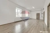 Spațiu comercial sau pentru birou de închiriat în zona...