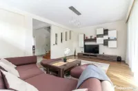 Casa LA CHEIE cu 5 camere si 4 bai, Buna Ziua, 200 mp, aproa
