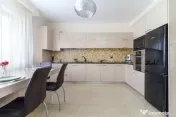 Casa LA CHEIE cu 5 camere si 4 bai, Buna Ziua, 200 mp, aproa