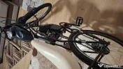 Bicicleta pegas cu motor