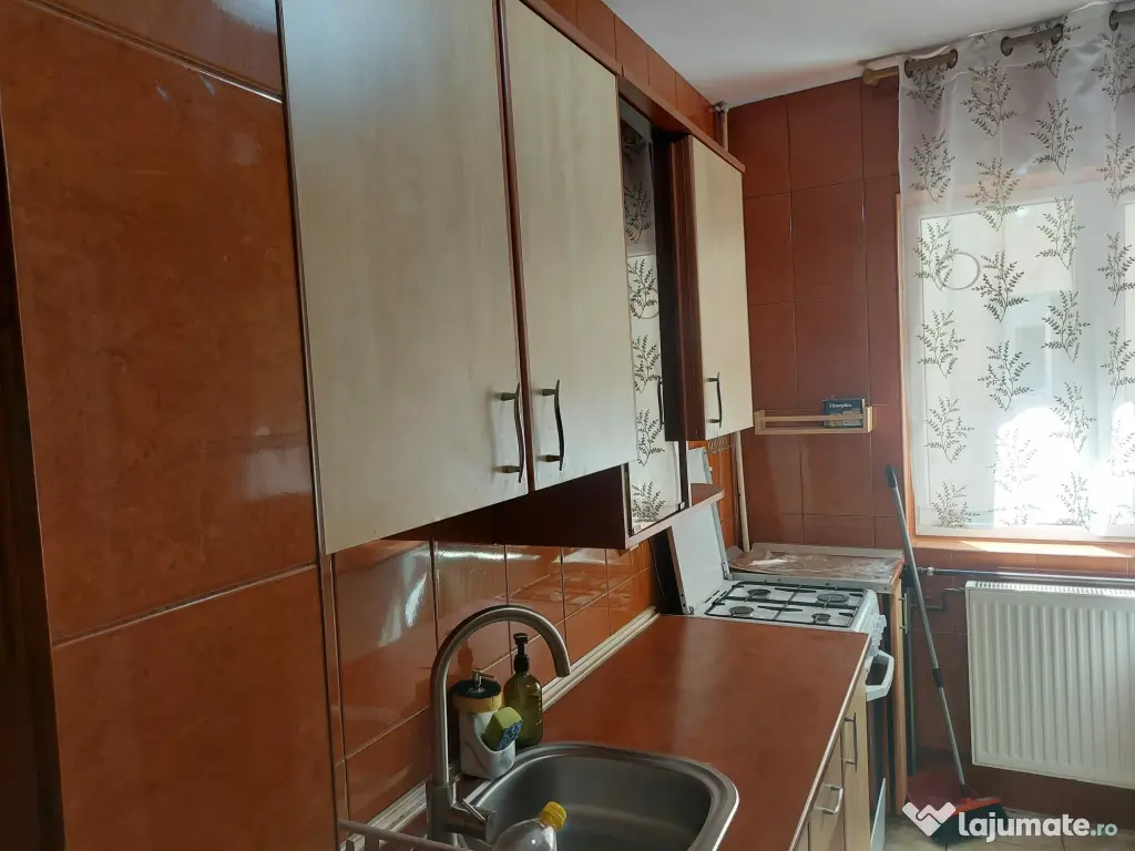 Inchiriez apartament 2 camere sector 4 Complex Uioara