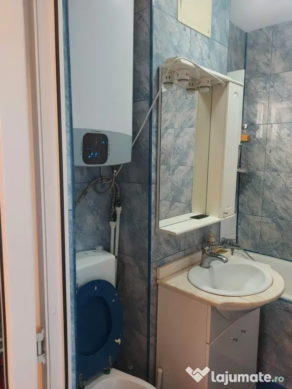 Inchiriez apartament 2 camere sector 4 Complex Uioara