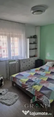 Apartament 3 camere decomandate, etaj intermediar, în Grigo 