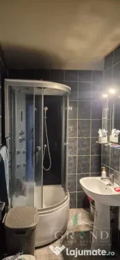 Apartament 3 camere decomandate, etaj intermediar, în Grigo 