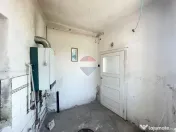 Casă cu 3 camere de vânzare în zona centrala comison 0... 