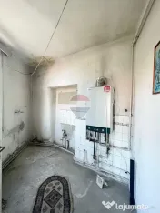 Casă cu 3 camere de vânzare în zona centrala comison 0... 