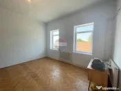 Casă cu 3 camere de vânzare în zona centrala comison 0... 