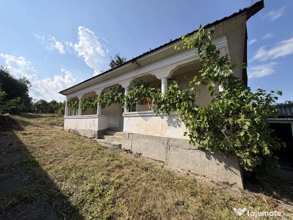Casă cu teren zona Parc Soveja - Soveja (Vrancea)