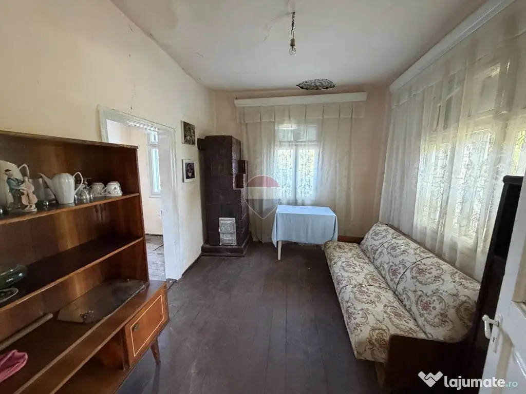 Casă cu teren zona Parc Soveja - Soveja (Vrancea)
