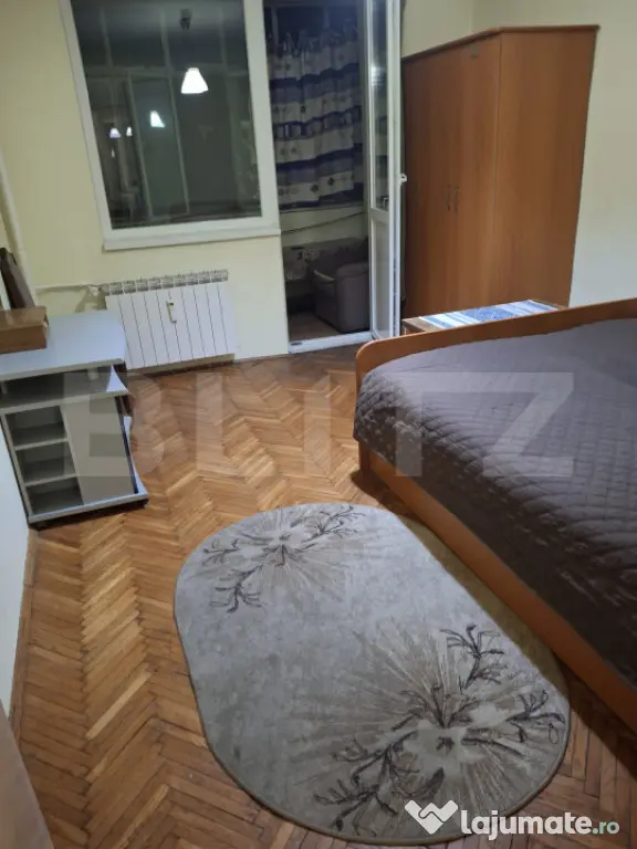 Apartament cu 3 camere, 70 mp, zona Bulevardul Dacia - Oradea (Bihor)