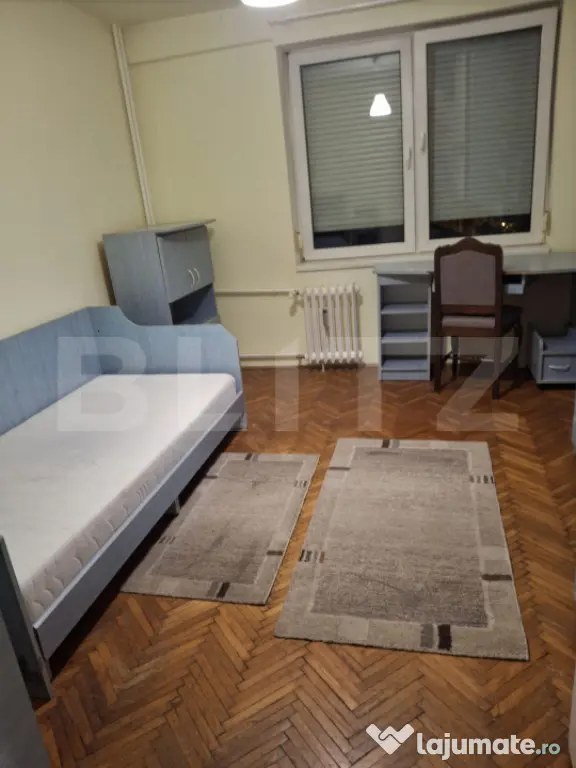 Apartament cu 3 camere, 70 mp, zona Bulevardul Dacia - Oradea (Bihor)