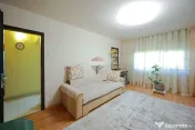 De vânzare apartament cu 3 camere, pe Strada Sovata - Or... 