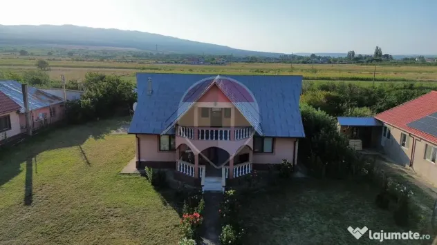 Casă / Vilă cu 6 camere in Bolotești, mobilată și ut... - Bolotesti (Vrancea)