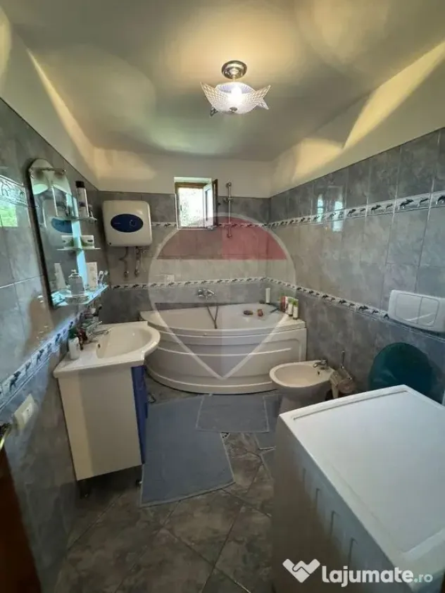Casă / Vilă cu 6 camere in Bolotești, mobilată și ut... - Bolotesti (Vrancea)