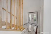 Vilă noua - spațioasă - terasa superbă - loc de parca... 