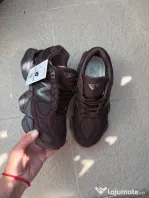 Adidași unisex noi superbi