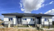 Duplex pe plan - asfalt - canalizare - personalizare interio