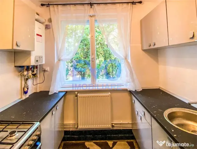 Apartament cu 3 camere de inchiriat, centrala termica, zona - Iasi (Iasi)