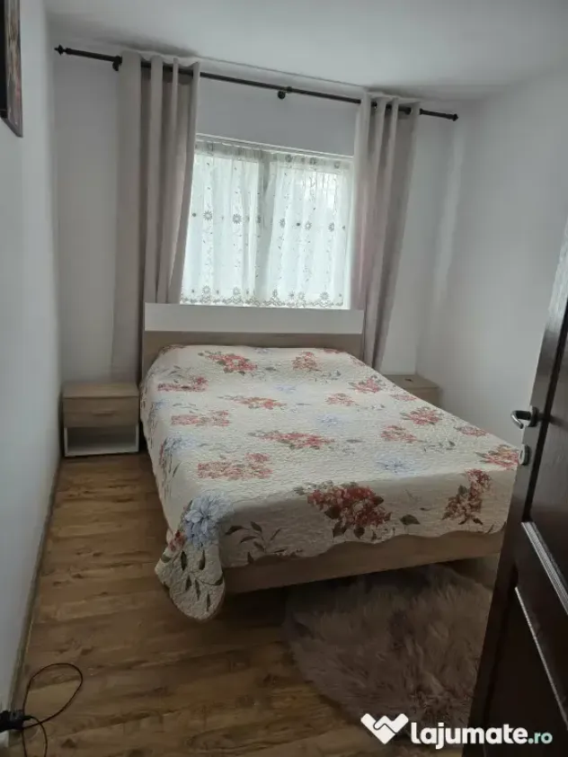 Apartament cu 3 camere Fieni str. Republicii