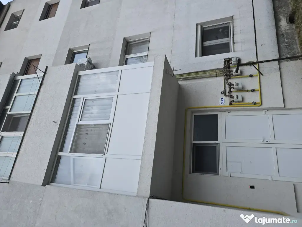 Apartament cu 3 camere Fieni str. Republicii