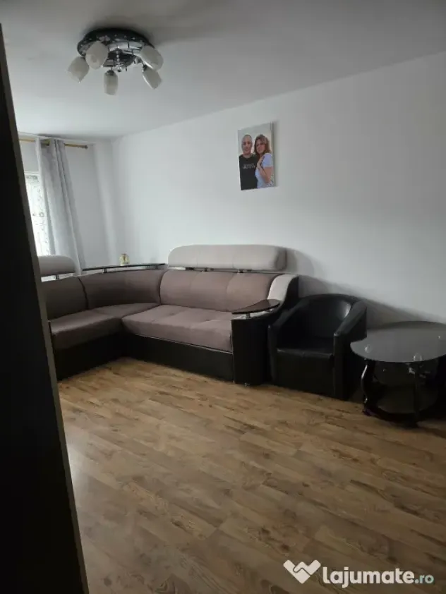Apartament cu 3 camere Fieni str. Republicii