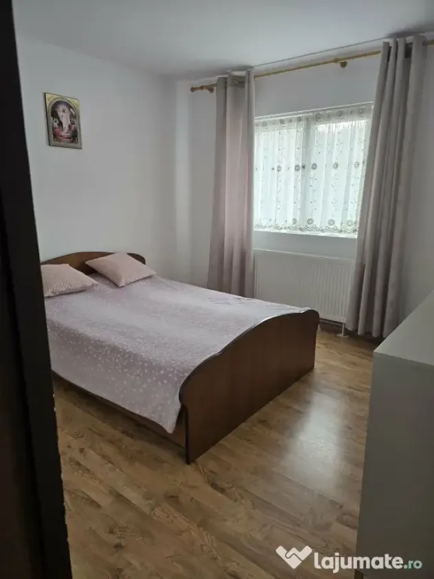 Apartament cu 3 camere Fieni str. Republicii