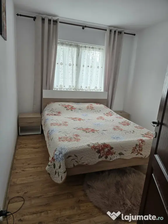 Apartament cu 3 camere Fieni str. Republicii