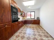 Duplex spațios cu 3 dormitoare, curte de 250 mp și parc... 