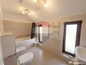 Duplex spațios cu 3 dormitoare, curte de 250 mp și parc... 