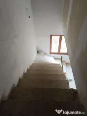 Casa zona V.Jelnei cu 14 arii teren, semifinisata