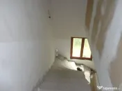 Casa zona V.Jelnei cu 14 arii teren, semifinisata