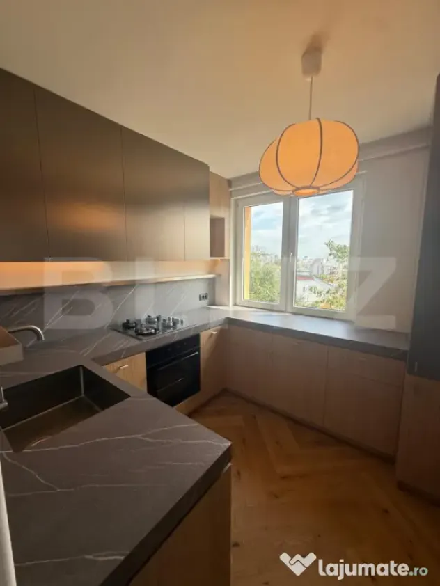 Apartament cu 2 camere, etaj intermediar, decomandat, zona U - Suceava (Suceava)