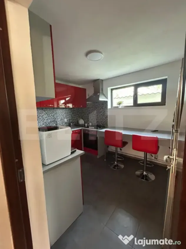 Casă de vânzare cu teren 1.530 mp, garaj, alarmă și supr - Viisoara (Dambovita)