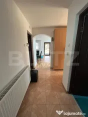 Casă de vânzare cu teren 1.530 mp, garaj, alarmă și supr