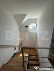 Casă de vânzare cu teren 1.530 mp, garaj, alarmă și supr