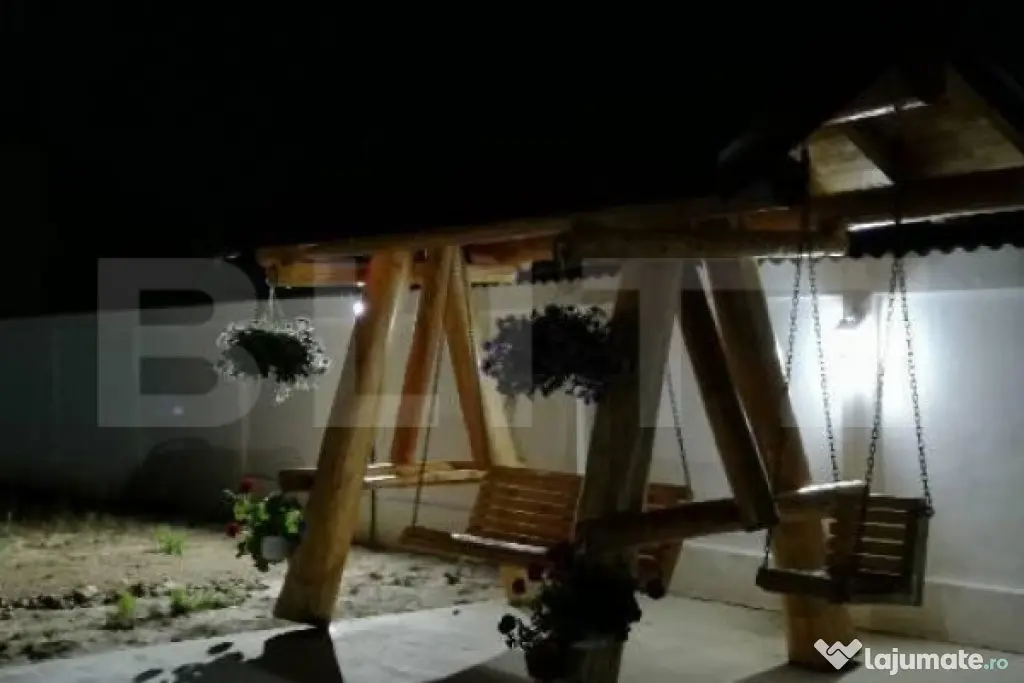 Casă de vânzare cu teren 1.530 mp, garaj, alarmă și supr - Viisoara (Dambovita)