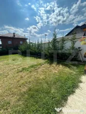 Casă de vânzare cu teren 1.530 mp, garaj, alarmă și supr