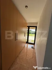 Casă de vânzare cu teren 1.530 mp, garaj, alarmă și supr