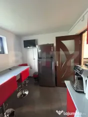 Casă de vânzare cu teren 1.530 mp, garaj, alarmă și supr