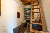 FILM! Domeniu pretios de 7.608 mp casa traditionala, Cernat 