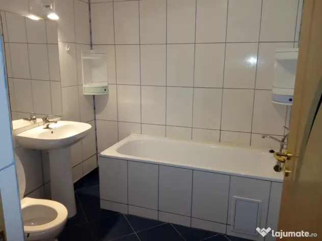 Inchiriez Apartament o camera in Baciu central