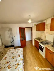 Apartament cu 2 camere, decomandat, cu două balcoane, loc d 