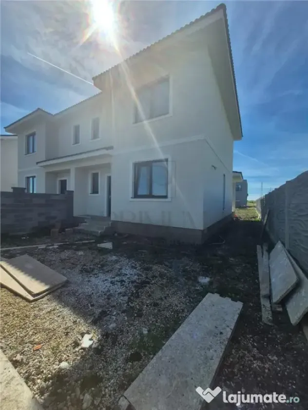 Duplex in spate la Kaufland - 3 dormitoare - bucatarie inchi - Mosnita Noua (Timis)