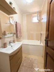 Casă individuală P+M cu livadă, seră, finisaje din lemn 