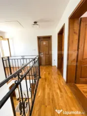 Casă individuală P+M cu livadă, seră, finisaje din lemn 