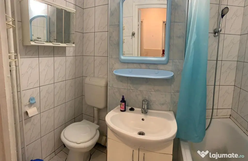 Inchiriez apartament decomandat doua camere